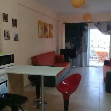 Studio In Caesar דירה Trikomo